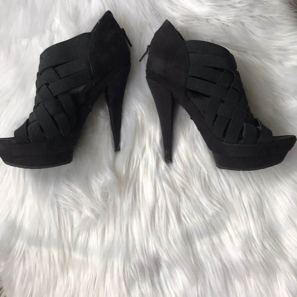 Shoes - Picture 2 of 6